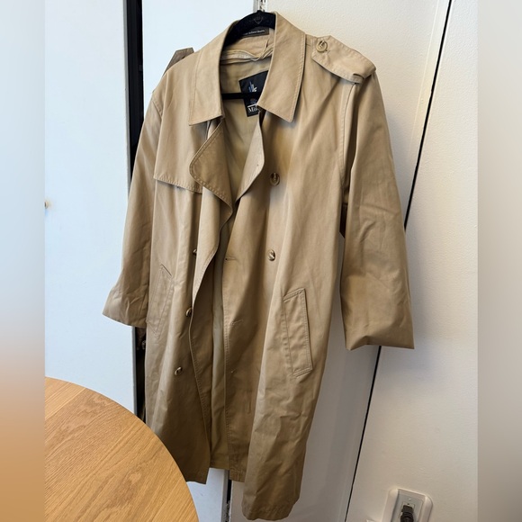 Vintage Tan Trench Coat - Picture 3 of 9